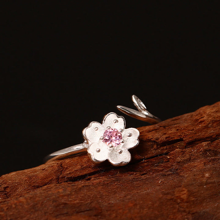 Anillo ajustable con bendición de flor de cerezo y sakura en plata de ley 925 con Buddha Stones