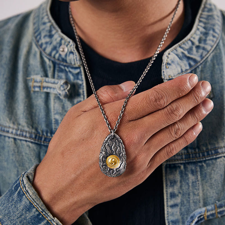 Collar con colgante de Tai Chi Yin Yang en plata de ley 999 y oro 999 con Buddha Stones