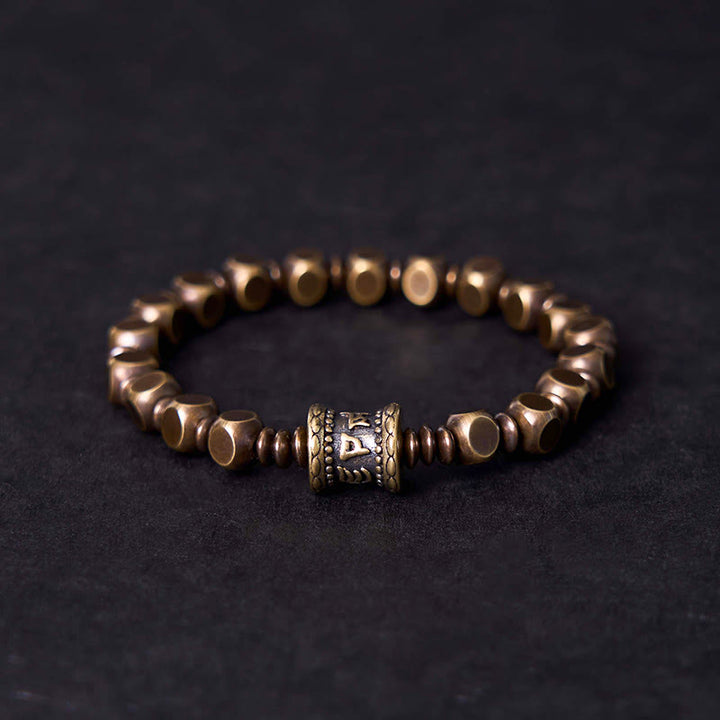 Pulsera de enfoque con amuleto de latón y cobre tallado Om Mani Padme Hum tibetano con Buddha Stones