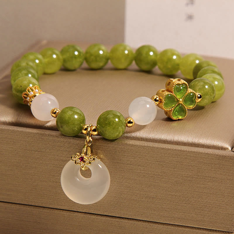 Pulsera con dije de la sabiduría y hebilla de la paz con Buddha Stones verde y calcedonia y trébol de cuatro hojas