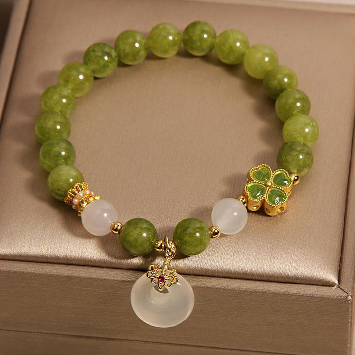 Pulsera con dije de la sabiduría y hebilla de la paz con Buddha Stones verde y calcedonia y trébol de cuatro hojas