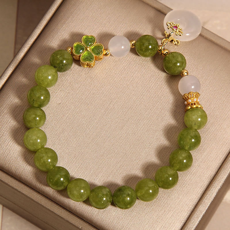 Pulsera con dije de la sabiduría y hebilla de la paz con Buddha Stones verde y calcedonia y trébol de cuatro hojas