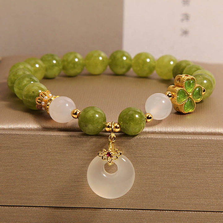 Pulsera con dije de la sabiduría y hebilla de la paz con Buddha Stones verde y calcedonia y trébol de cuatro hojas