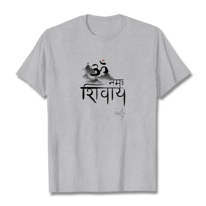Camiseta de algodón con la frase OM NAMAH SHIVAYA Mountain y Buddha Stones - Gris claro - 2XL - image 9
