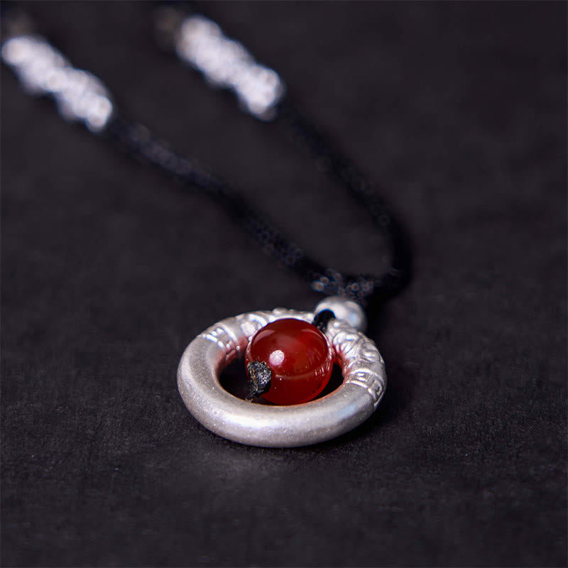 Collar con colgante de plata de ley 999 con Buddha Stones y hebilla de paz con ágata roja