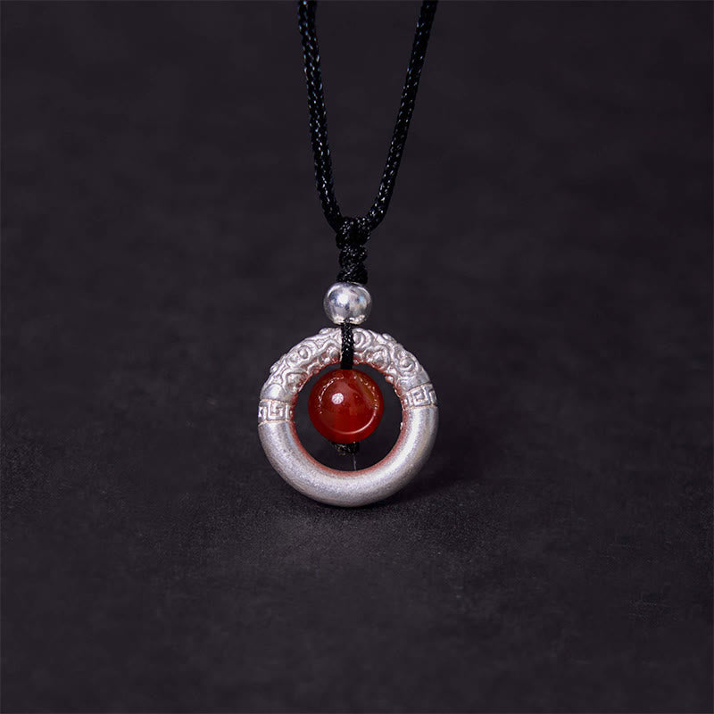 Collar con colgante de plata de ley 999 con Buddha Stones y hebilla de paz con ágata roja