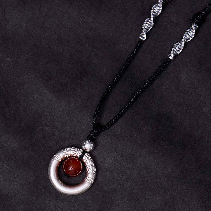 Collar con colgante de plata de ley 999 con Buddha Stones y hebilla de paz con ágata roja
