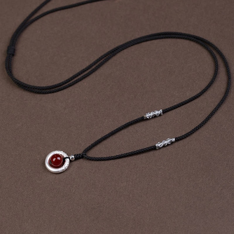 Collar con colgante de plata de ley 999 con Buddha Stones y hebilla de paz con ágata roja