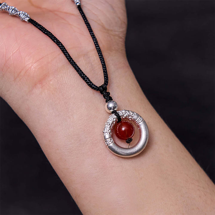 Collar con colgante de plata de ley 999 con Buddha Stones y hebilla de paz con ágata roja
