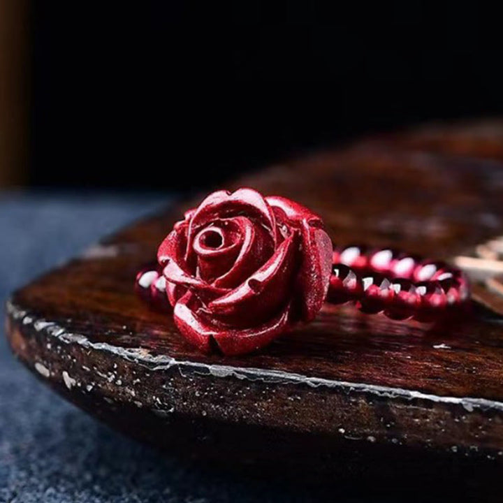 Anillo de concentración con cuentas de granate rosa y cinabrio de Buddha Stones