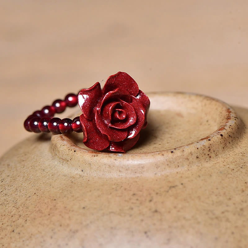 Anillo de concentración con cuentas de granate rosa y cinabrio de Buddha Stones