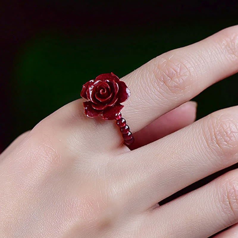 Anillo de concentración con cuentas de granate rosa y cinabrio de Buddha Stones