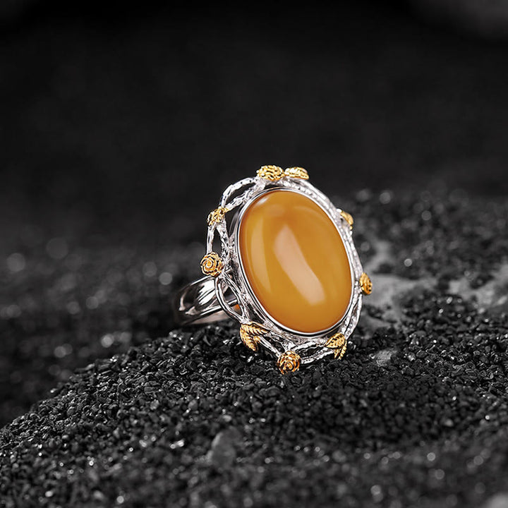 Anillo ajustable con enfoque en ámbar y oro bañado en plata de ley 990 de Buddha Stones