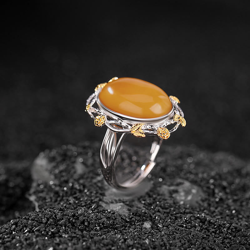 Anillo ajustable con enfoque en ámbar y oro bañado en plata de ley 990 de Buddha Stones