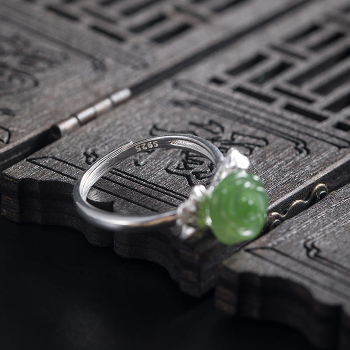 Anillo ajustable de plata de ley 925 con Buddha Stones y rosa de jade verde