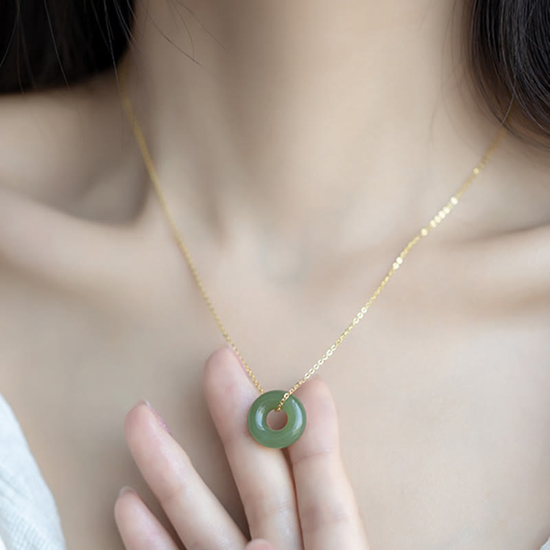 Collar con colgante de hebilla de paz de jade hetiano bañado en oro y plata de ley 925 con Buddha Stones