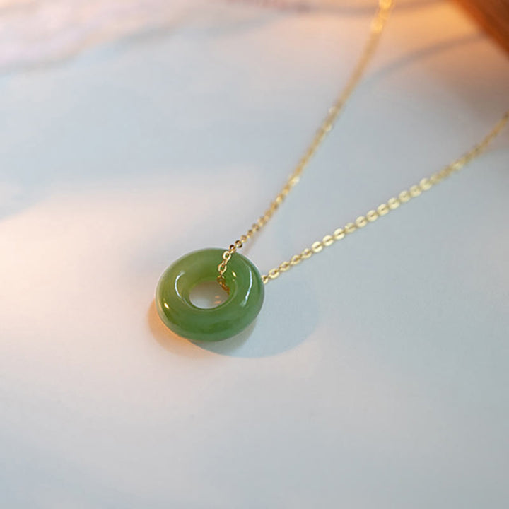 Collar con colgante de hebilla de paz de jade hetiano bañado en oro y plata de ley 925 con Buddha Stones