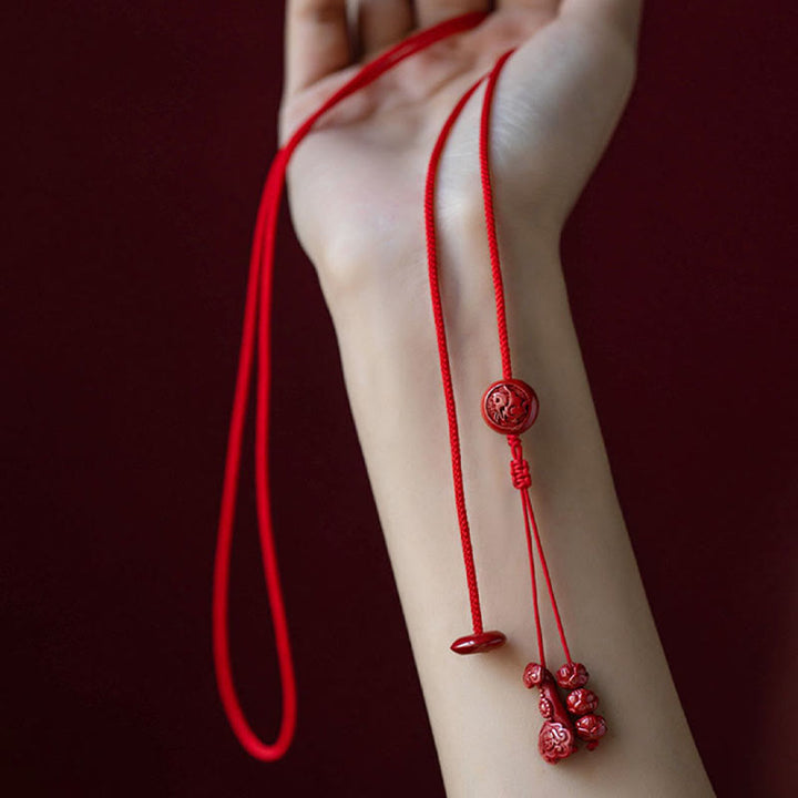 Cadena para el vientre con hilo rojo y bendición de loto con mango de Ruyi y símbolo de Fu con Buddha Stones y cinabrio natural del zodíaco chino