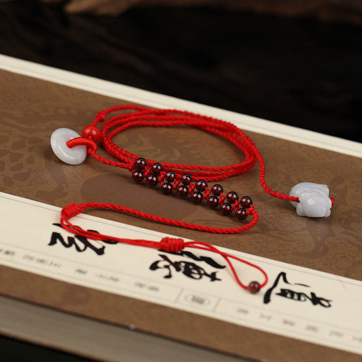 Cadena para el vientre con hilo rojo y bendición de la paz con hebilla de granate natural del zodíaco chino y Buddha Stones