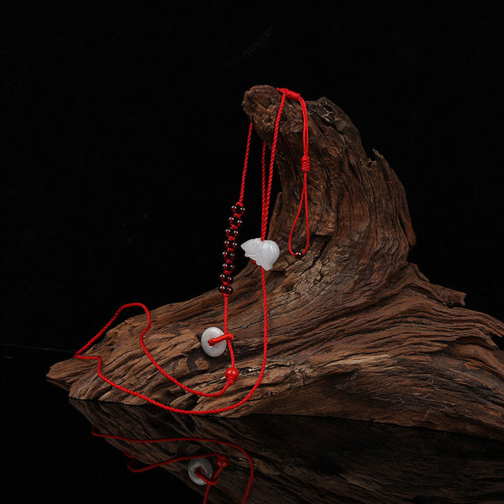 Cadena para el vientre con hilo rojo y bendición de la paz con hebilla de granate natural del zodíaco chino y Buddha Stones
