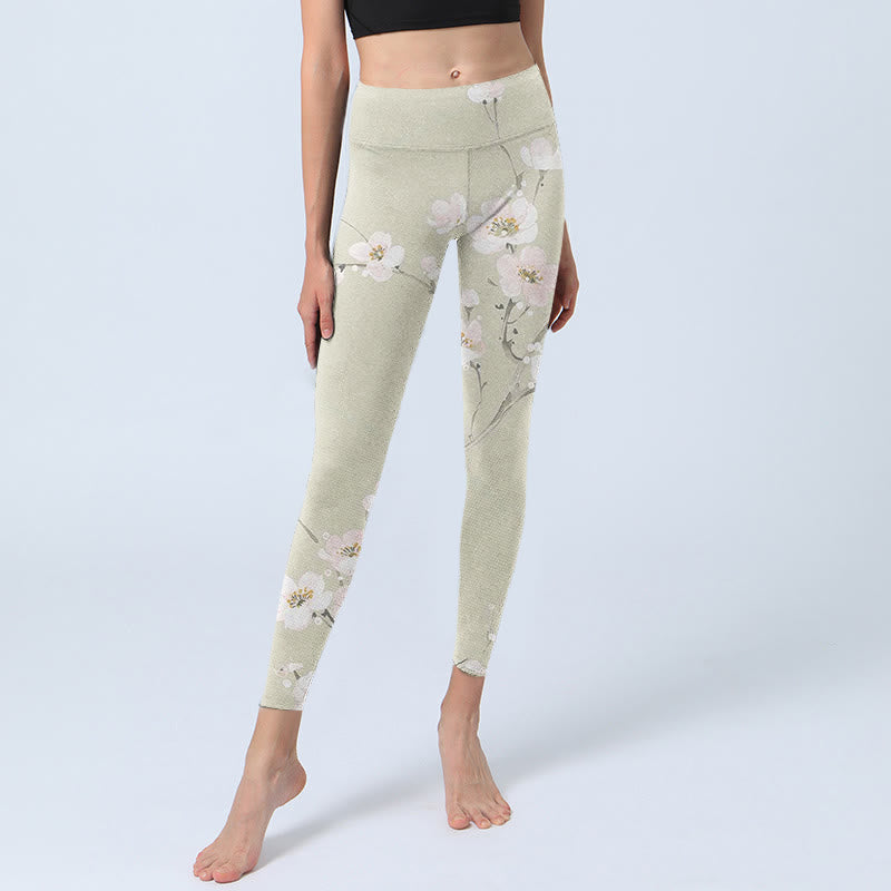 Leggings de yoga para mujer con estampado de flores de ciruelo en beige y piedras de Buddha Stones - image 5