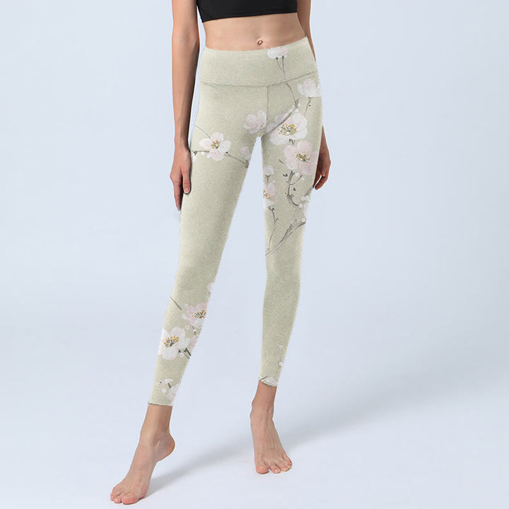 Leggings de yoga para mujer con estampado de flores de ciruelo en beige y piedras de Buddha Stones - image 5