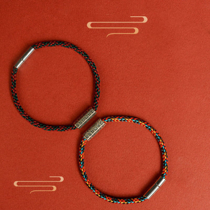 Pulsera de la suerte de plata de ley 925 con seis palabras verdaderas y hilo rojo y hilo negro de Buddha Stones