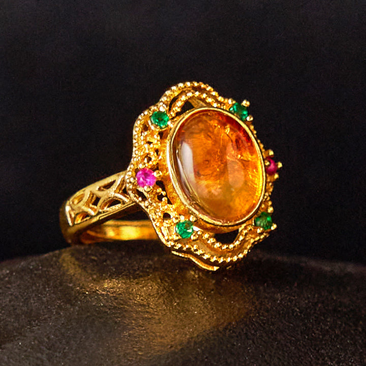 Anillo ajustable con encaje hueco de ámbar y flores de Buddha Stones