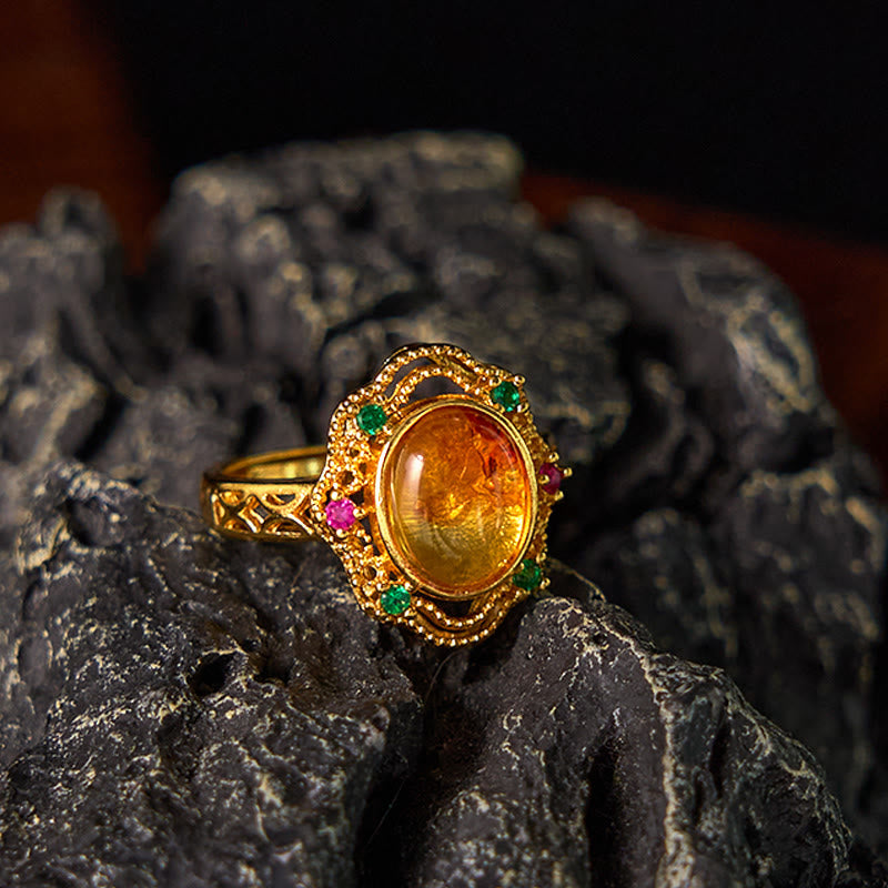 Anillo ajustable con encaje hueco de ámbar y flores de Buddha Stones