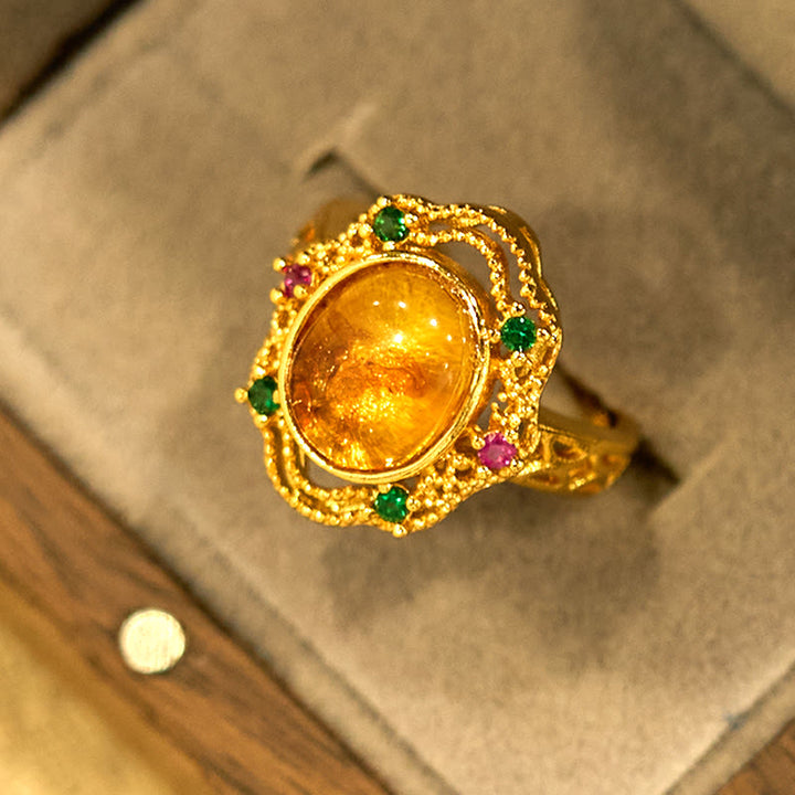 Anillo ajustable con encaje hueco de ámbar y flores de Buddha Stones