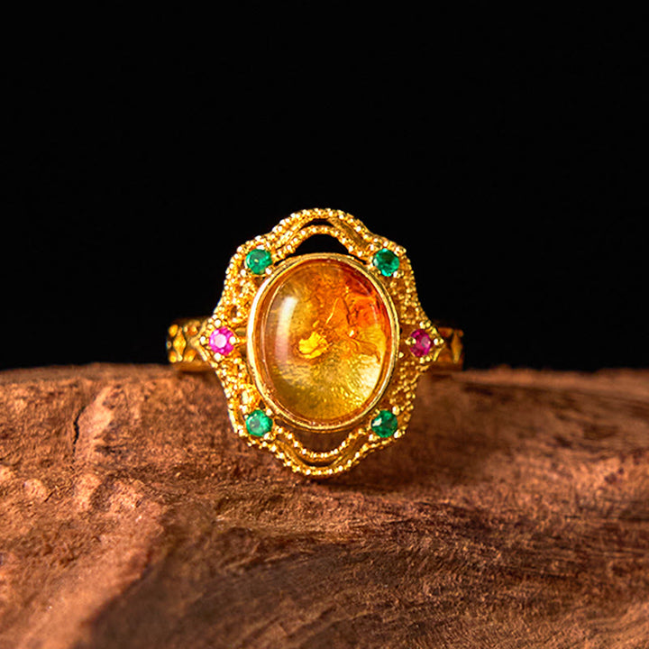 Anillo ajustable con encaje hueco de ámbar y flores de Buddha Stones