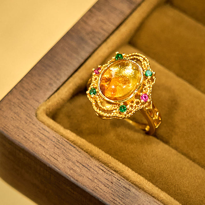 Anillo ajustable con encaje hueco de ámbar y flores de Buddha Stones