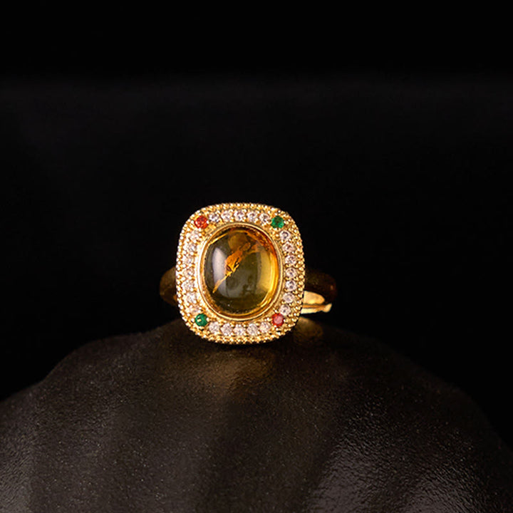 Anillo de confianza con diamantes y soporte cuadrado de flor de ámbar natural de Buddha Stones