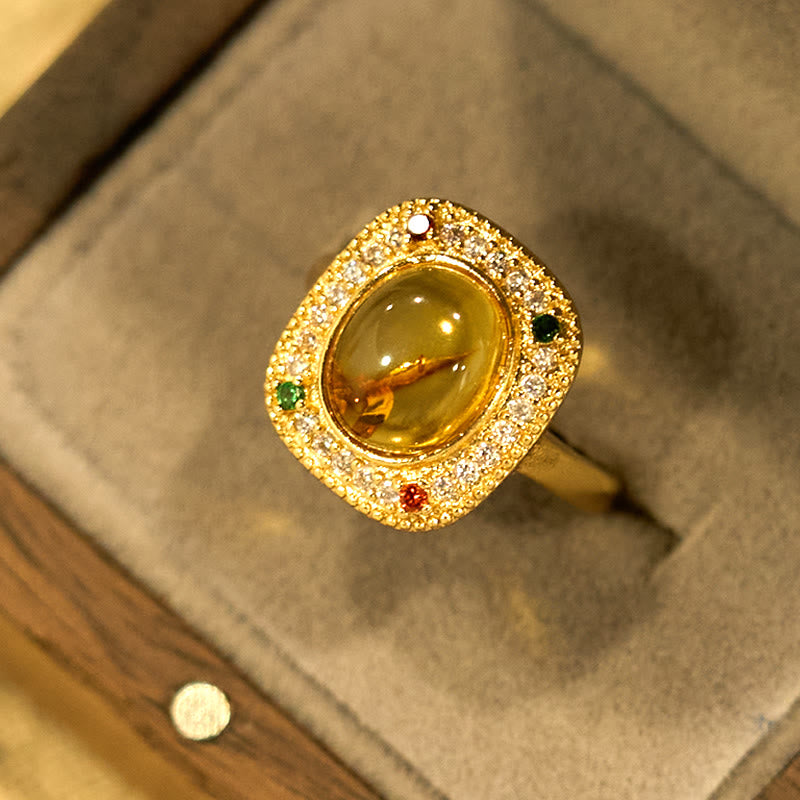 Anillo de confianza con diamantes y soporte cuadrado de flor de ámbar natural de Buddha Stones