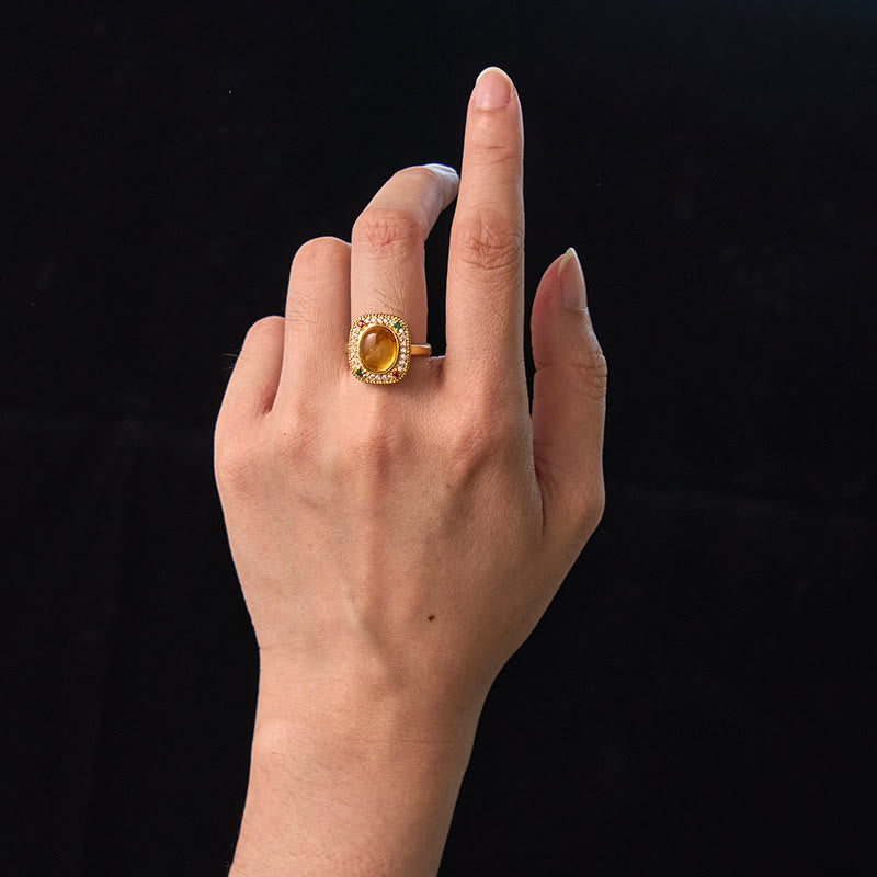 Anillo de confianza con diamantes y soporte cuadrado de flor de ámbar natural de Buddha Stones