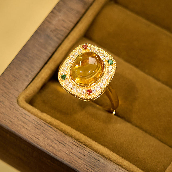 Anillo de confianza con diamantes y soporte cuadrado de flor de ámbar natural de Buddha Stones