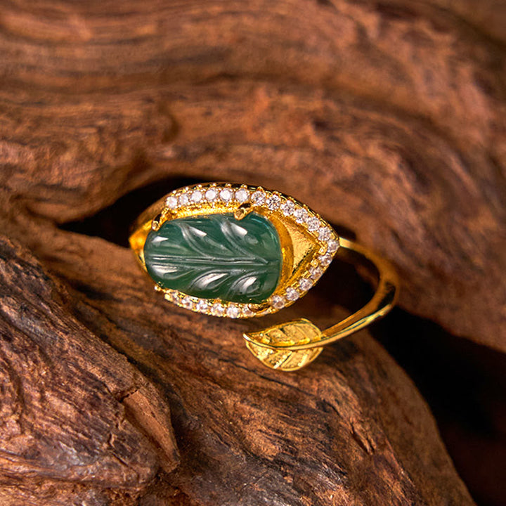 Anillo ajustable de prosperidad con hojas de jade natural bañadas en oro y cobre con Buddha Stones