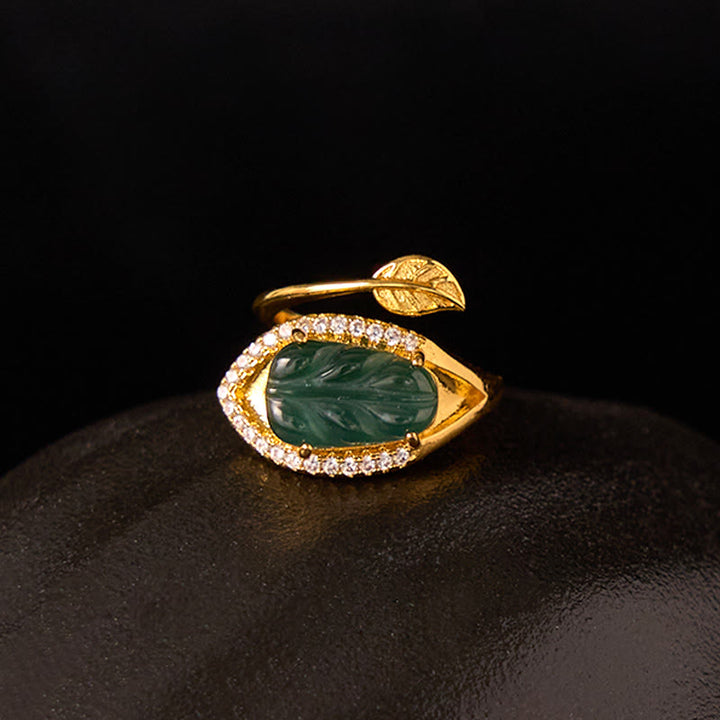 Anillo ajustable de prosperidad con hojas de jade natural bañadas en oro y cobre con Buddha Stones