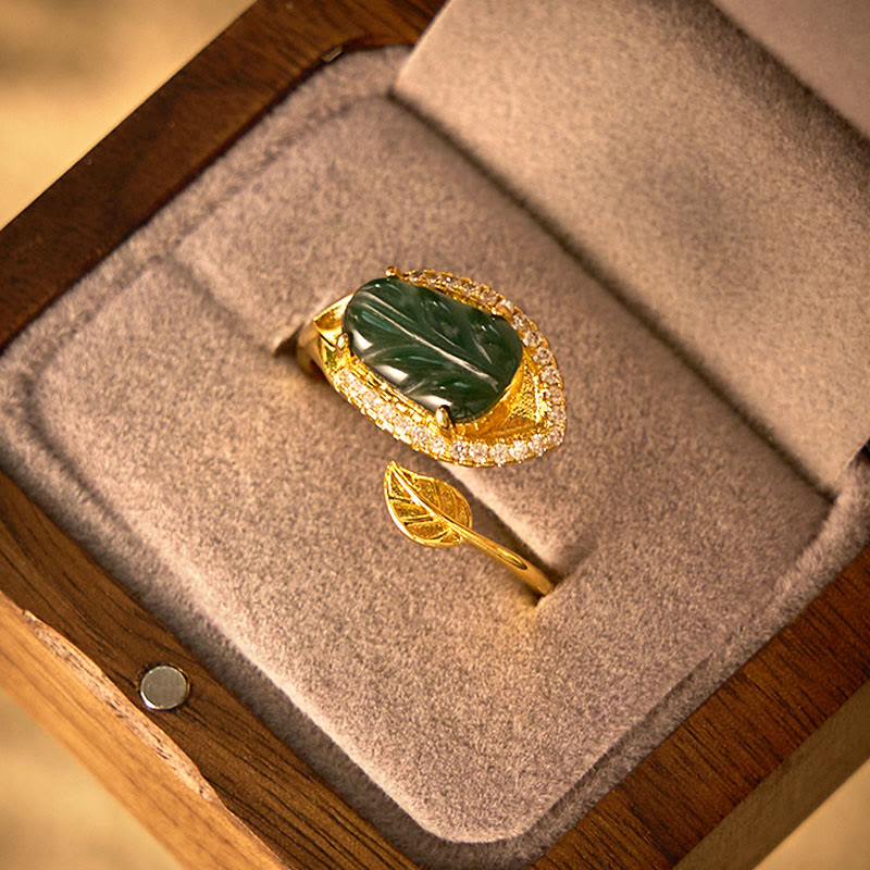 Anillo ajustable de prosperidad con hojas de jade natural bañadas en oro y cobre con Buddha Stones