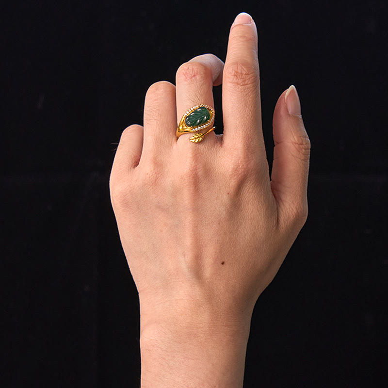 Anillo ajustable de prosperidad con hojas de jade natural bañadas en oro y cobre con Buddha Stones