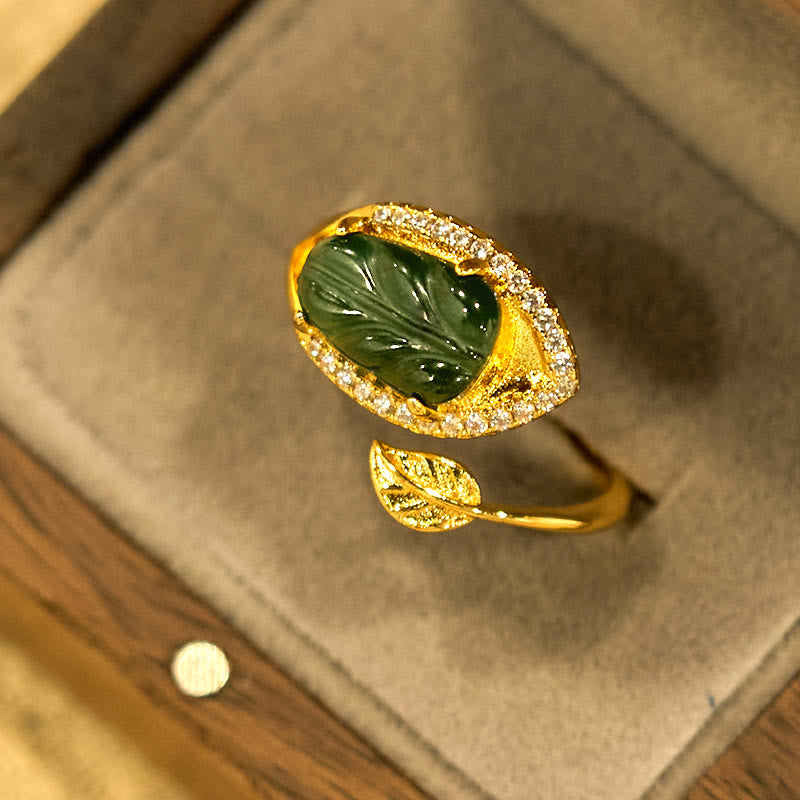 Anillo ajustable de prosperidad con hojas de jade natural bañadas en oro y cobre con Buddha Stones