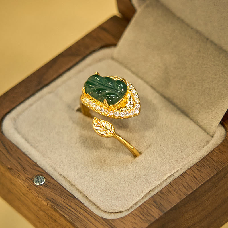 Anillo ajustable de prosperidad con hojas de jade natural bañadas en oro y cobre con Buddha Stones