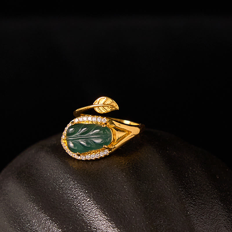 Anillo ajustable de prosperidad con hojas de jade natural bañadas en oro y cobre con Buddha Stones