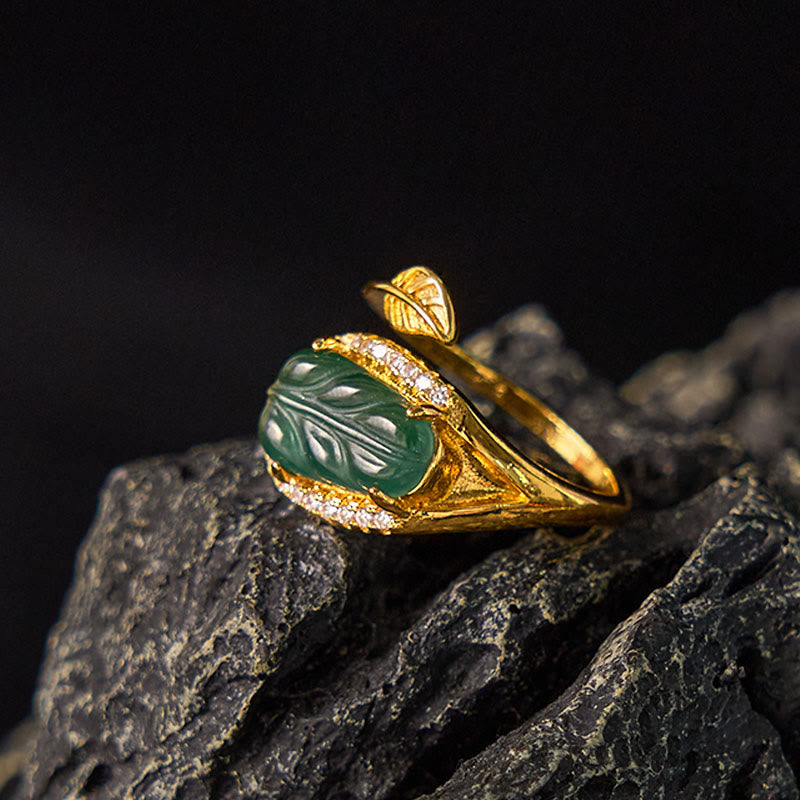 Anillo ajustable de prosperidad con hojas de jade natural bañadas en oro y cobre con Buddha Stones
