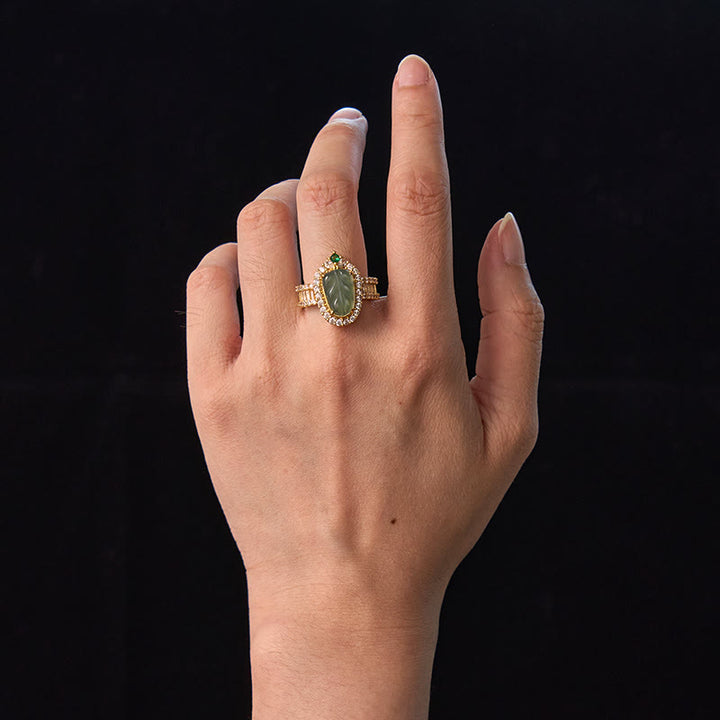 Anillo ajustable con diamantes de la suerte y hojas de jade natural bañadas en oro y cobre con Buddha Stones