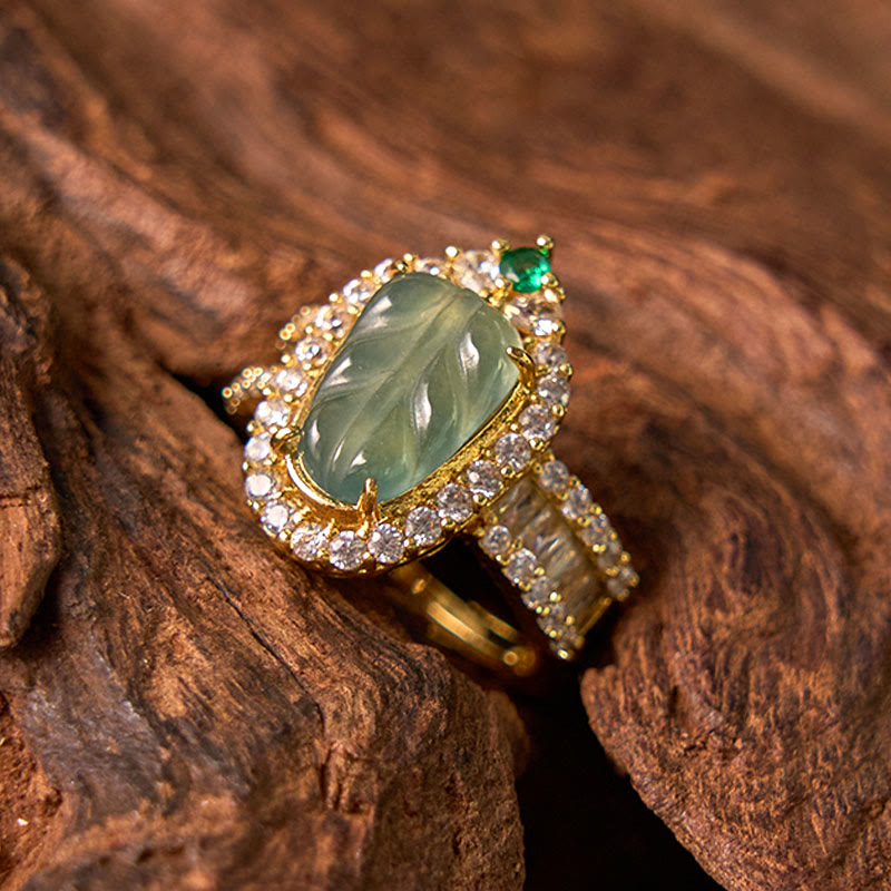 Anillo ajustable con diamantes de la suerte y hojas de jade natural bañadas en oro y cobre con Buddha Stones