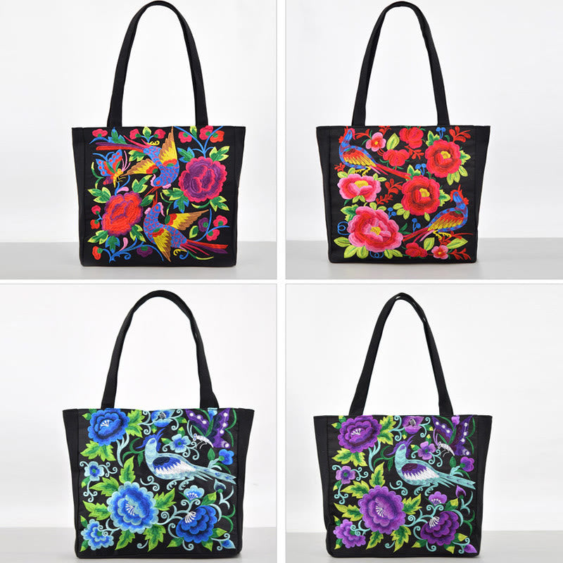 Bolso de mano de lona con bordado de peonías, camelias y crisantemos de Buddha Stones de Galsang