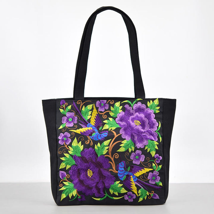 Bolso de mano de lona con bordado de peonías, camelias y crisantemos de Buddha Stones de Galsang