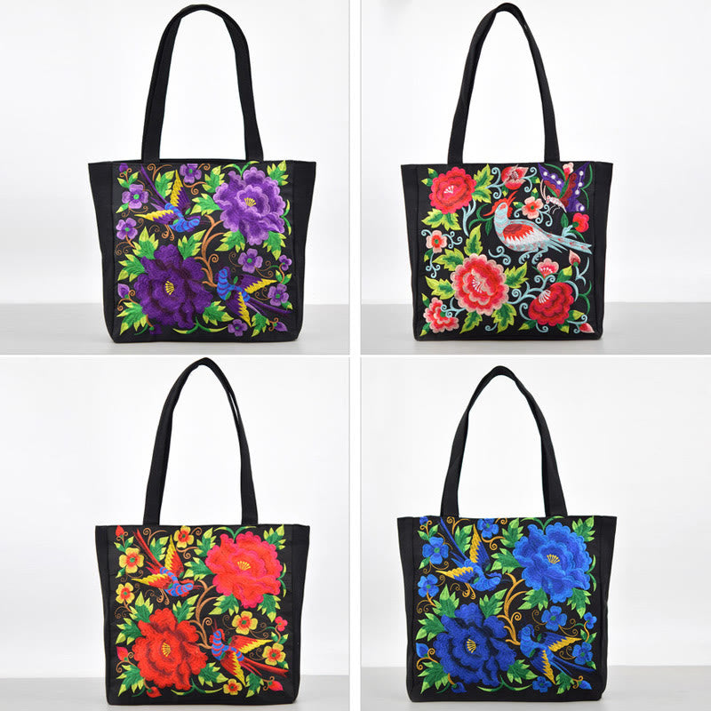 Bolso de mano de lona con bordado de peonías, camelias y crisantemos de Buddha Stones de Galsang