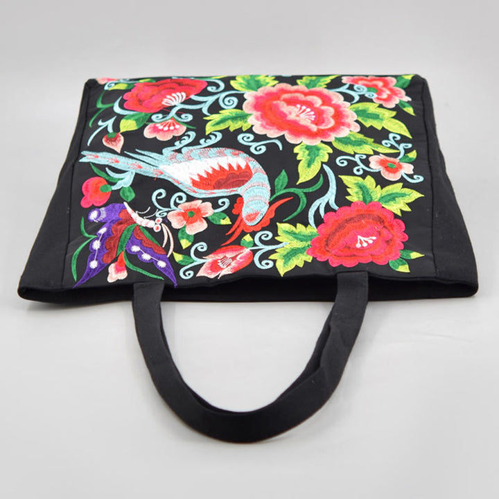 Bolso de mano de lona con bordado de peonías, camelias y crisantemos de Buddha Stones de Galsang